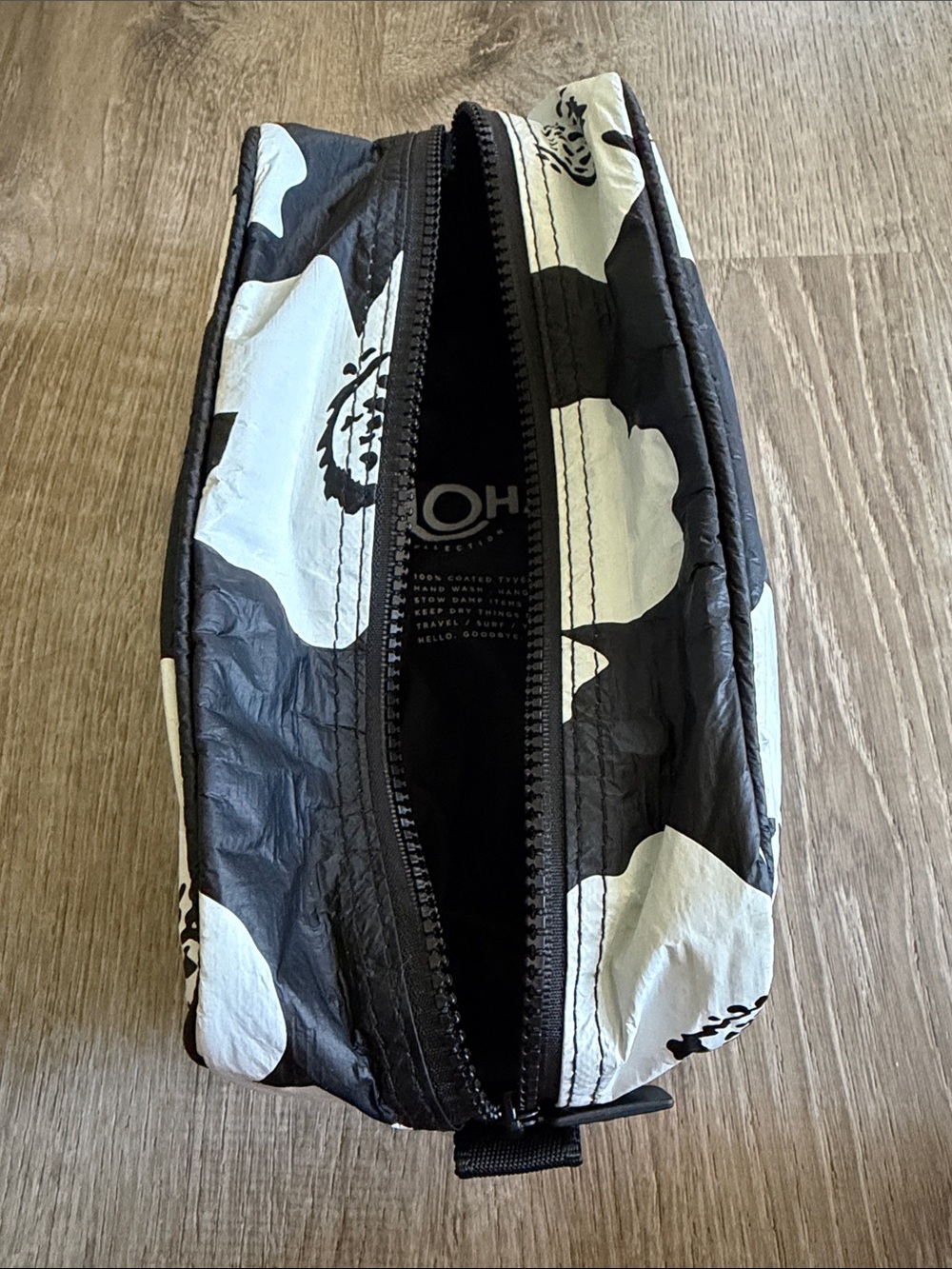 ALOHA Collection Black & White Floral Dopp Kit - Picture 4 of 5